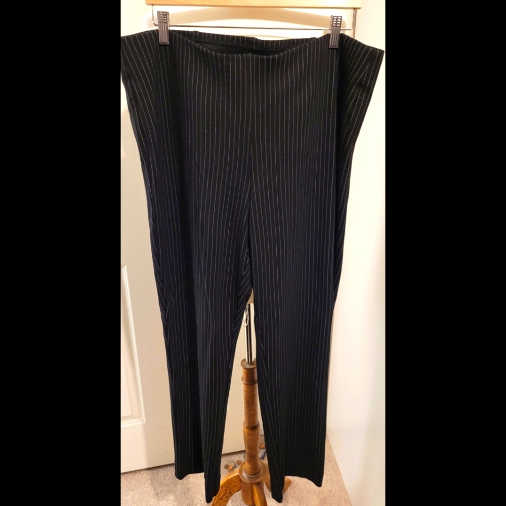 Chicos Size 3.5 Black Pin Stripe Pants